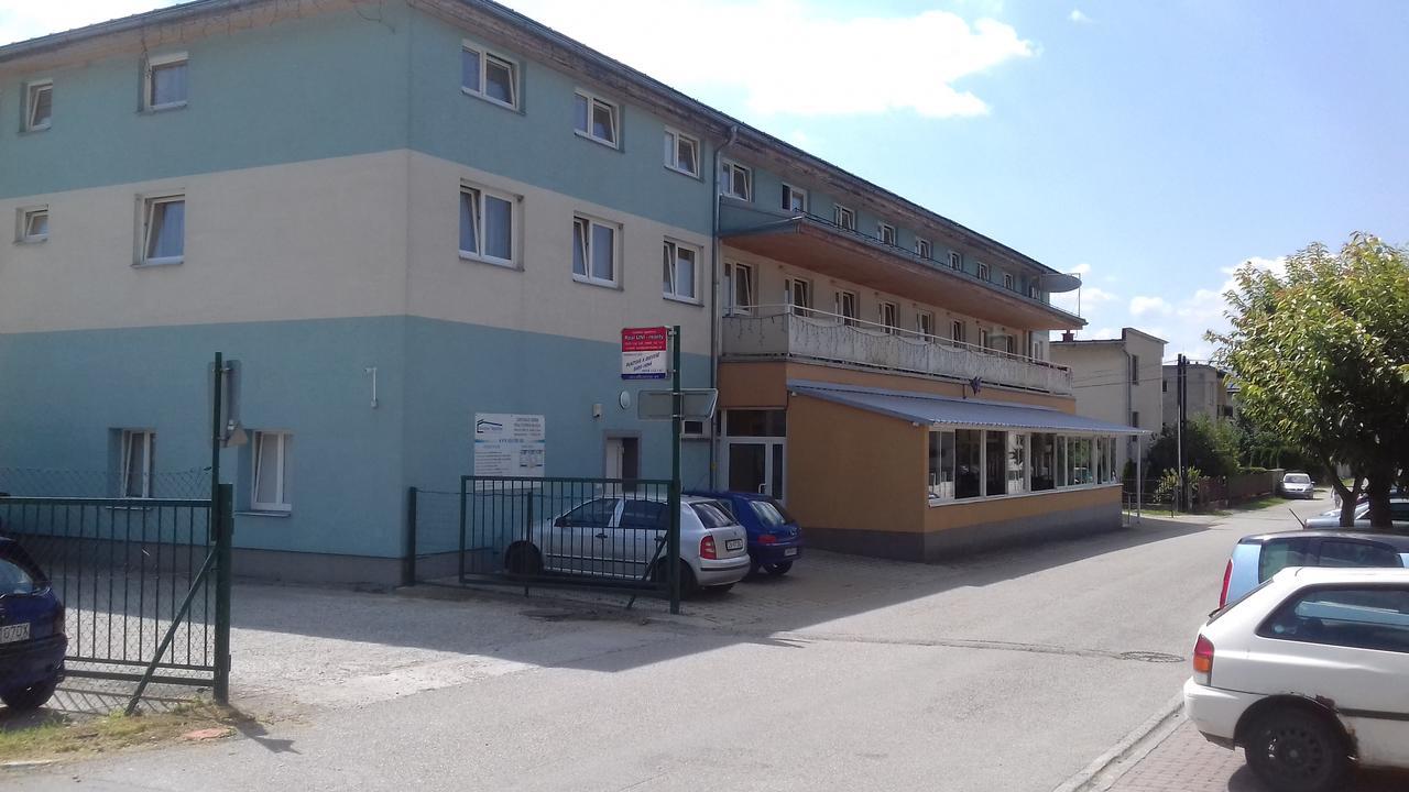 Penzion Anton Teplička nad Váhom Exteriör bild