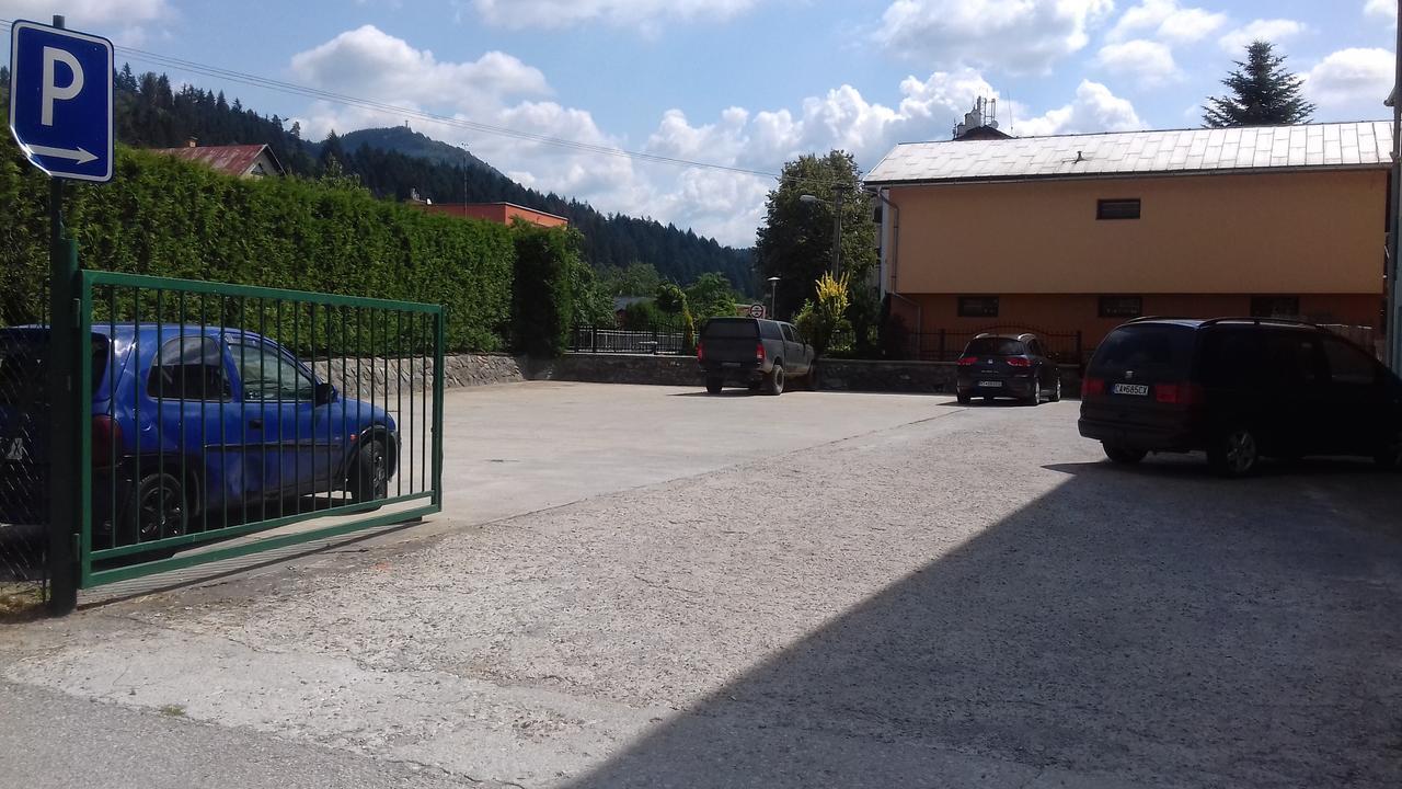 Penzion Anton Teplička nad Váhom Exteriör bild