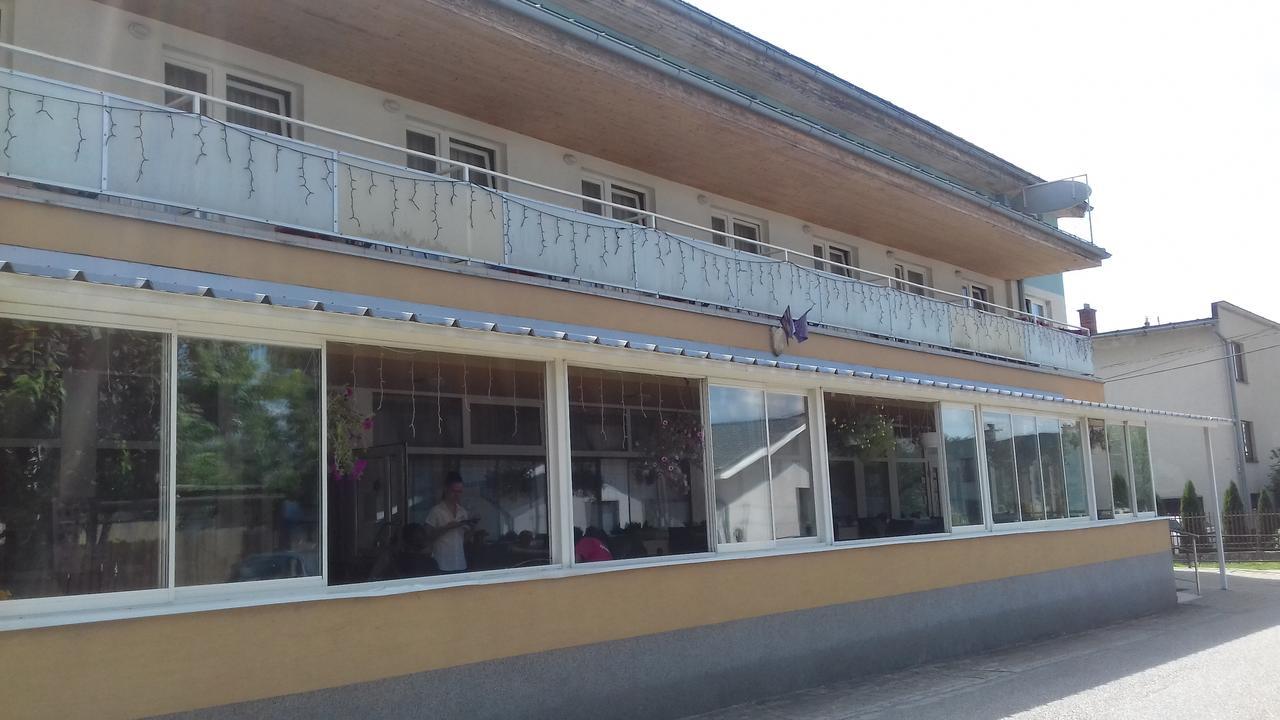 Penzion Anton Teplička nad Váhom Exteriör bild