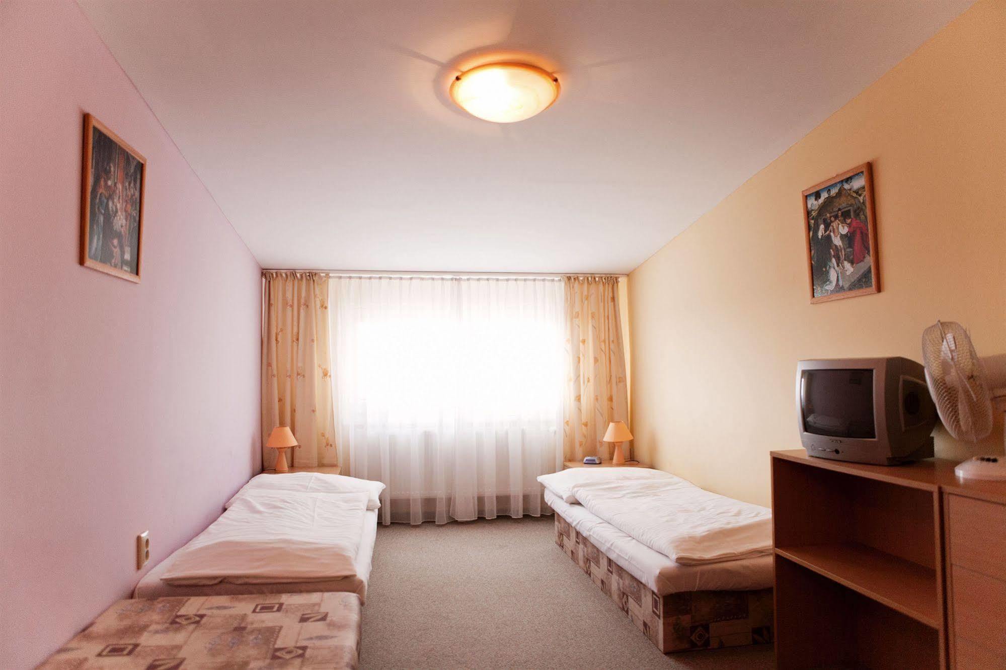 Penzion Anton Teplička nad Váhom Exteriör bild