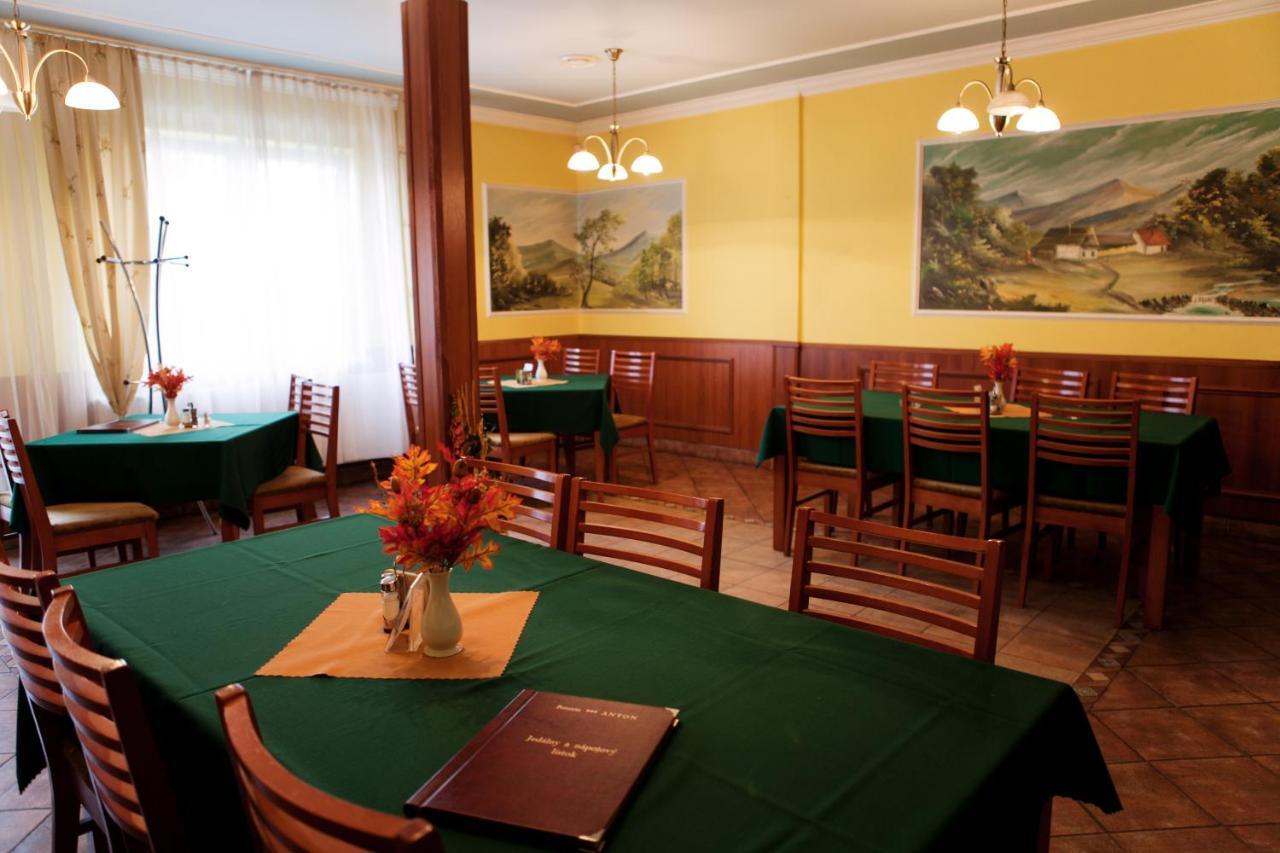Penzion Anton Teplička nad Váhom Exteriör bild